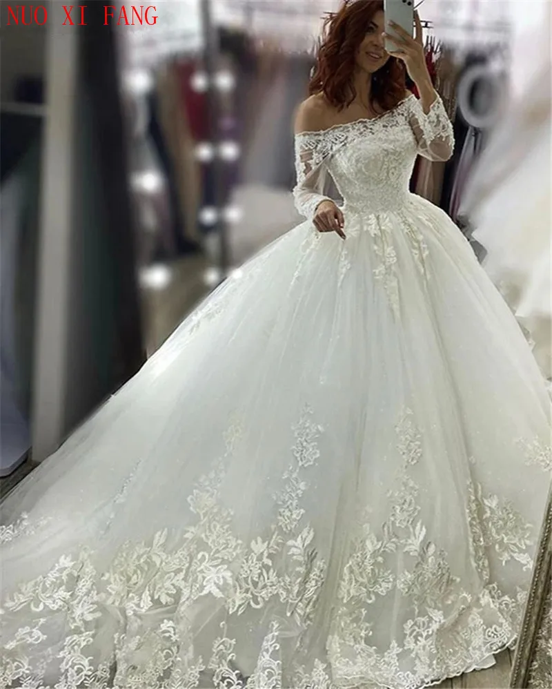 Lindo vestido de noiva de renda princesa, mangas compridas, ombro de fora, apliques, renda de volta, vestido de noiva