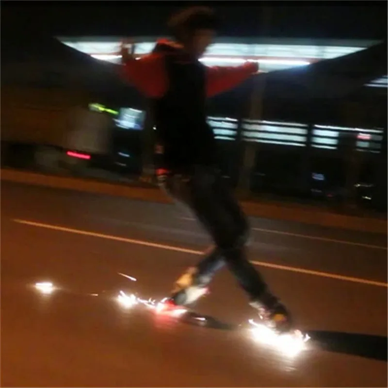 85A 72mm Weiß Licht LED Skates Rad mit 52 firestones Inline Skating Reifen Flash Glanz Straßen Magnetische Core 52 funken Flint 4 stücke