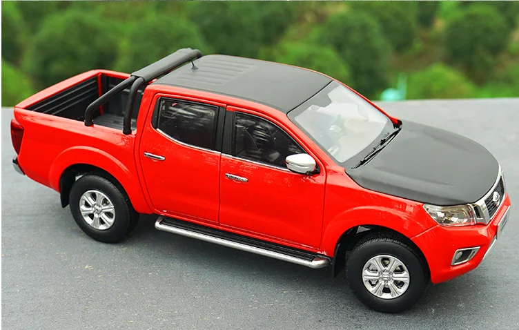 Alloy toy vehicle for 1:18 diecast NISSA N NAVARA OFF-road vehicle pickup truck models