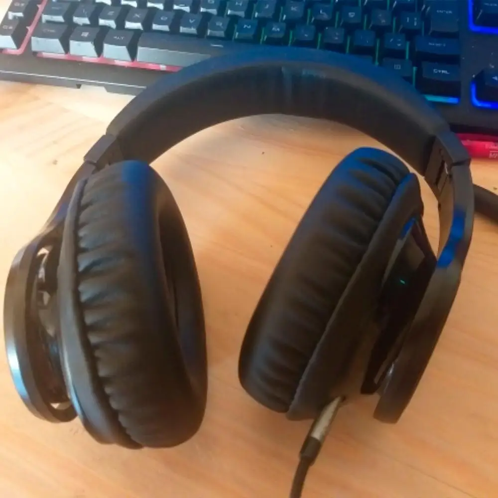 EarTlogis المخملية استبدال بطانة للأذن ل Bluedio U UFO HD بلوتوث 5.0 Stere سماعة أجزاء غطاء للأذن وسادة الكؤوس وسادة