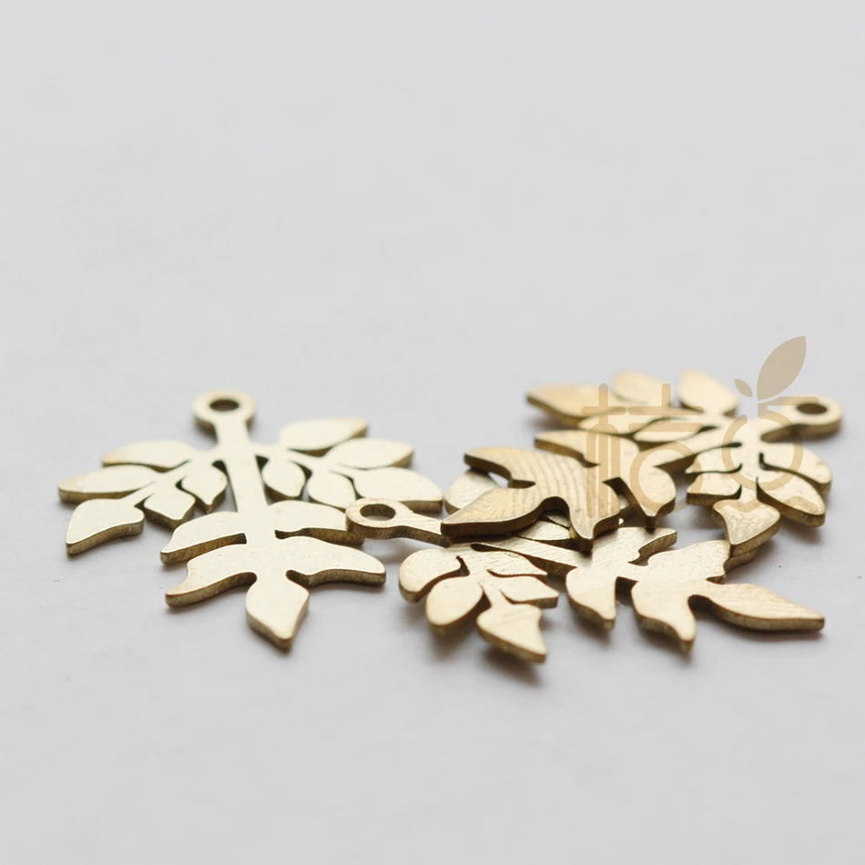 Laser Cut Solid Raw Brass Charm - Leaf 21x19mm (4519C)