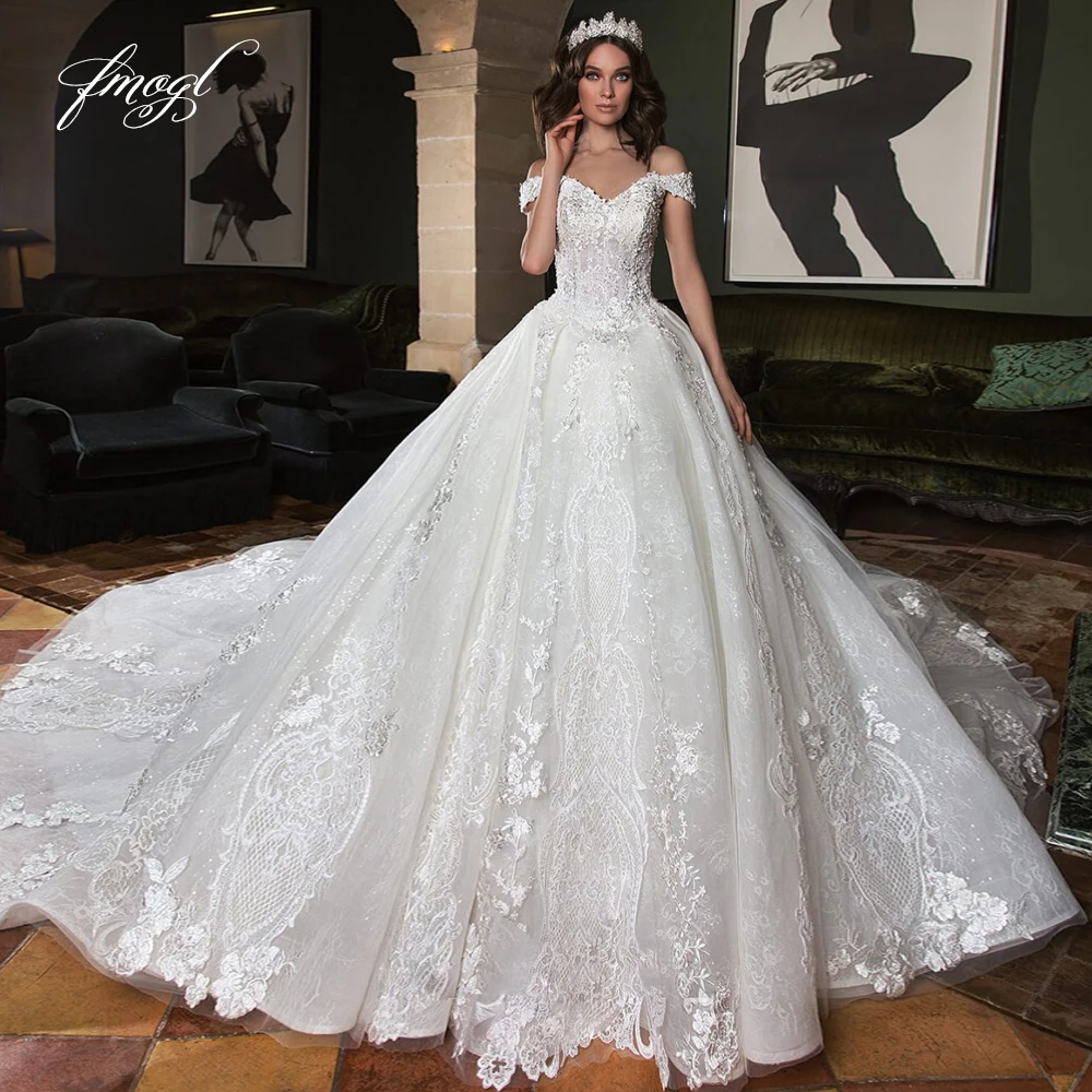 

Fmogl Sexy Boat Neck Lace Vintage Ball Gown Wedding Dresses Backless Appliques Beaded Chapel Train Princess Bridal Gowns