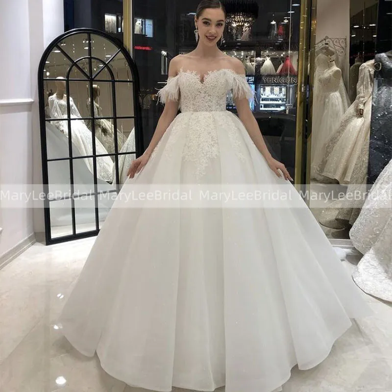 Princess Off Shoulder Ball Gown Wedding Dress With Ostrich Feather 2021 Sweetheart Neck Appliqued Organza Satin Bridal Dresses