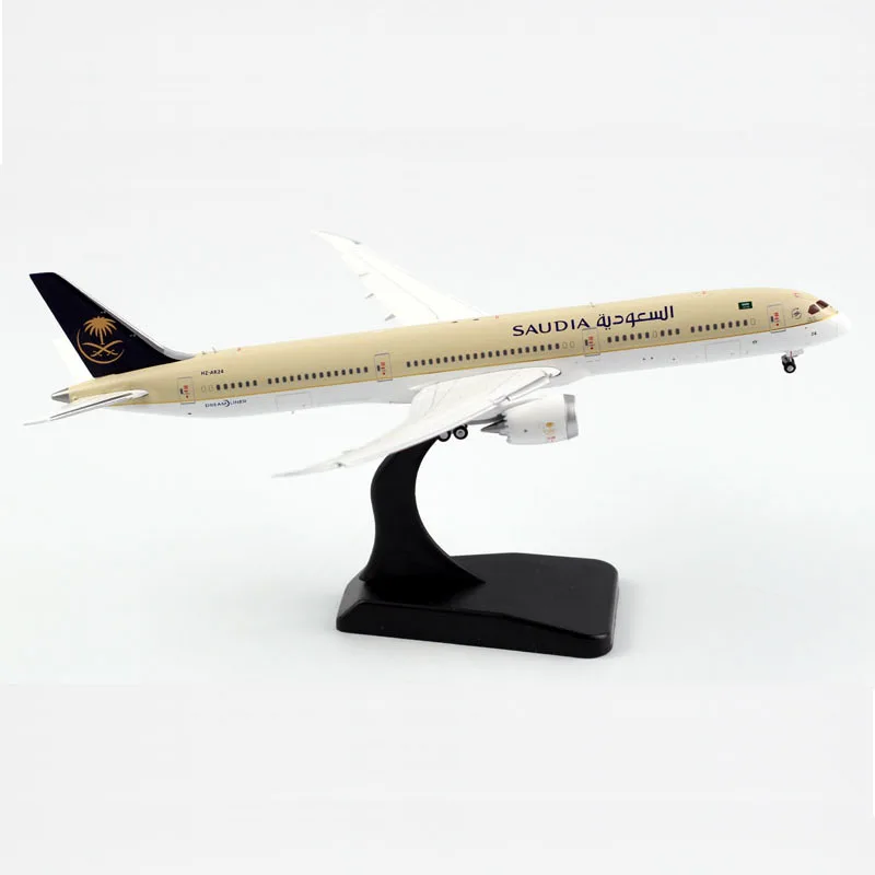 1:400 Scale Saudi Arabian Airways B787-10 Airlines Model with Base Alloy Aircraft For Collectible Souvenir Show Gift Toys