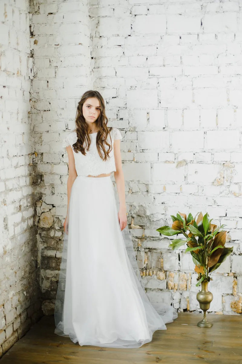 Vestidos de novia de corte en A, Vestidos de Novia de encaje con apliques de mangas taponadas, Vestidos de Novia de encaje hechos a medida, tren de barrido trasero con botones, 2021