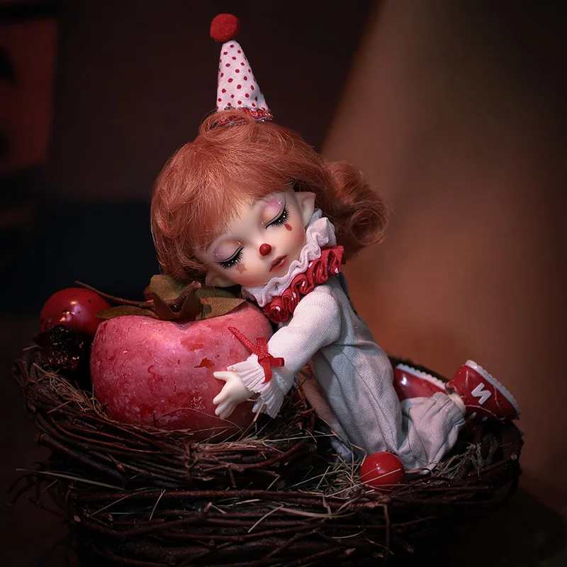 

Fairyland Pukifee Jon 1/8 clown Doll BJD Resin Body Model Girls new Fullset with face up Toy Gifts joint doll