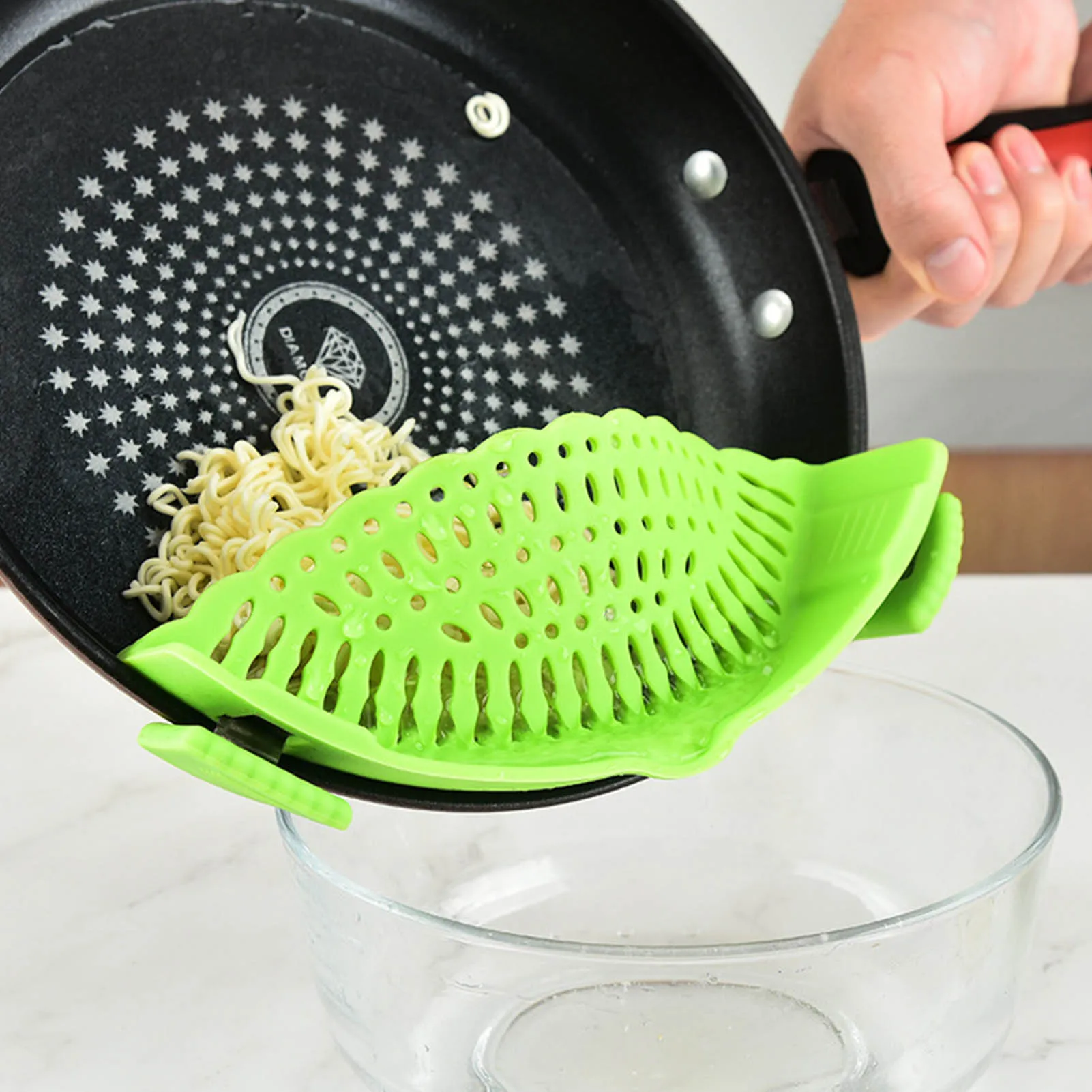 

Kitchen Clip-on Food Strainer For Pasta Noodles Beef Fat Vegetables Silicone Colander Pasta Fruit Strainer Water-draining Tool