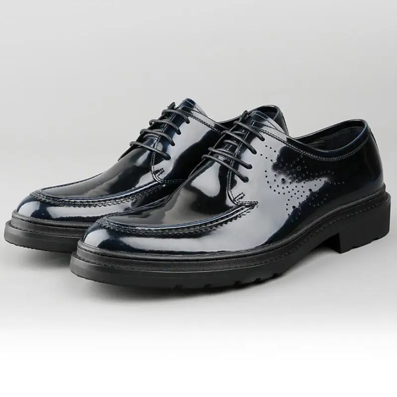 

Brogue Cavring Patent Leather Casual Business Men Shoes Black Blue Wedding Dress Shoes England Trendy Daily Office Work Shoes