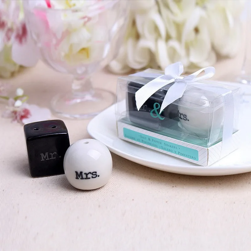 1 SET X Mr.& Mrs. Ceramic Salt&Pepper Shakers Wedding Seasoning Pot Bridal Shower Favors