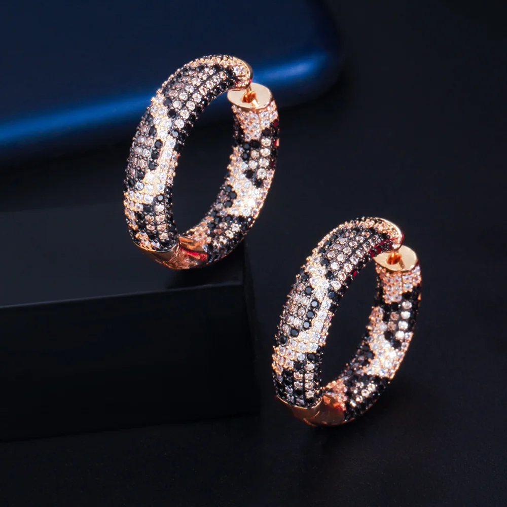 Pera Sexy Black White Zirconia Gold Color Snake Stripes Cute Circle Hoop Earrings for Women Fashion Party Accessories E731