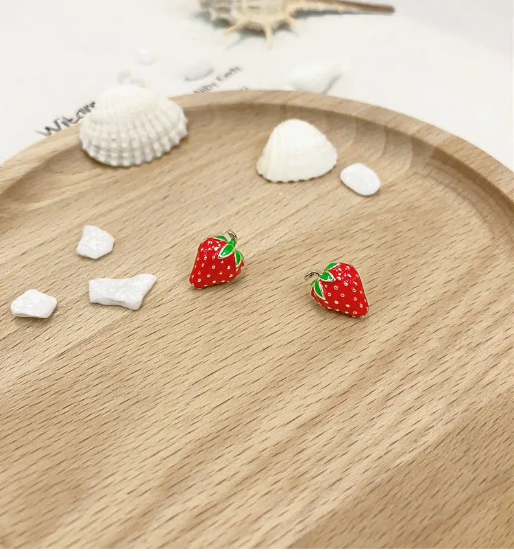 Acrylic Strawberry Earrings Fashion New Street Shooting Net Red Wild Small Cute Red Strawberry Fruit Earrings Women Wholesale