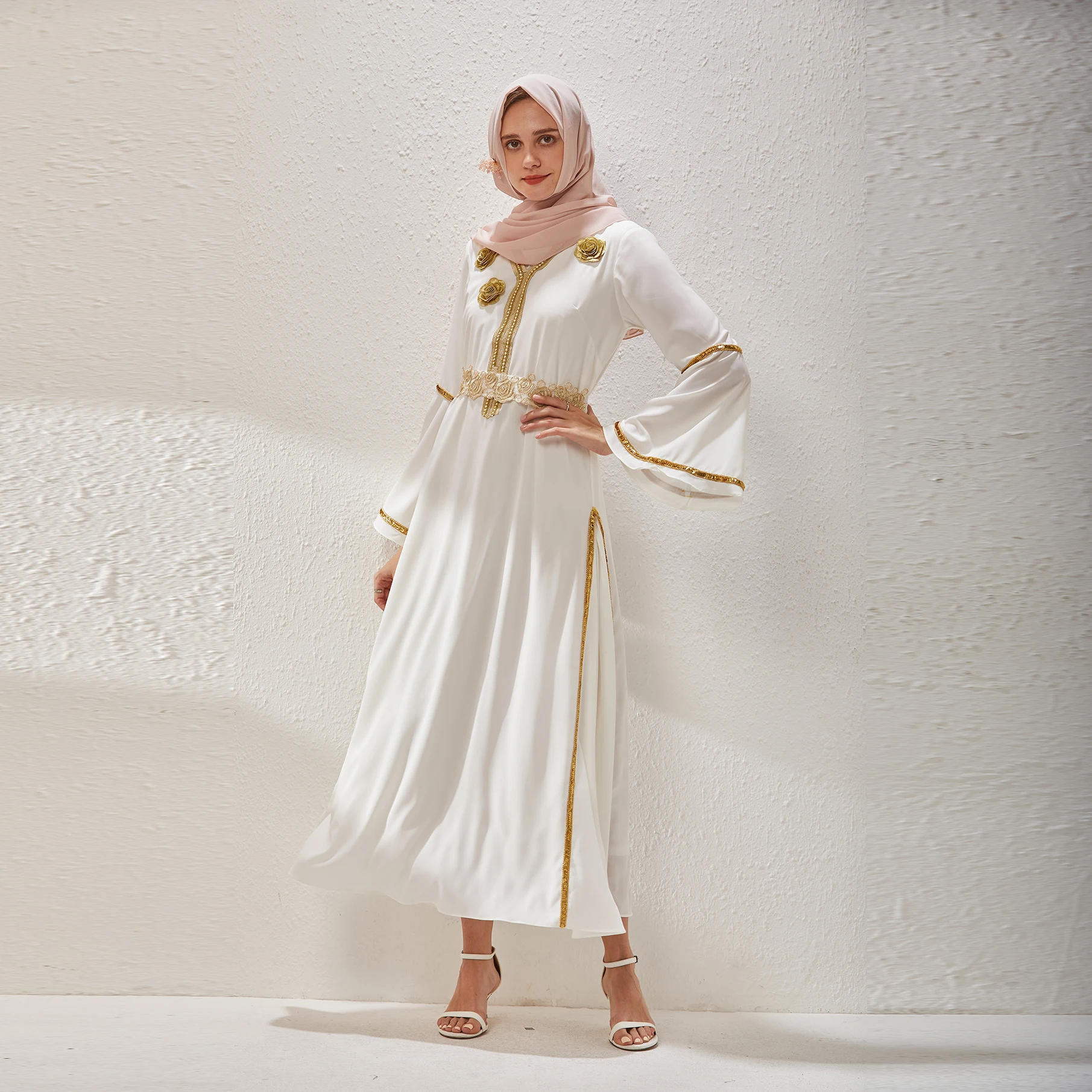 Abaya de bordado blanco de alta calidad para mujer, elegante caftán musulmán de ocio, novedad