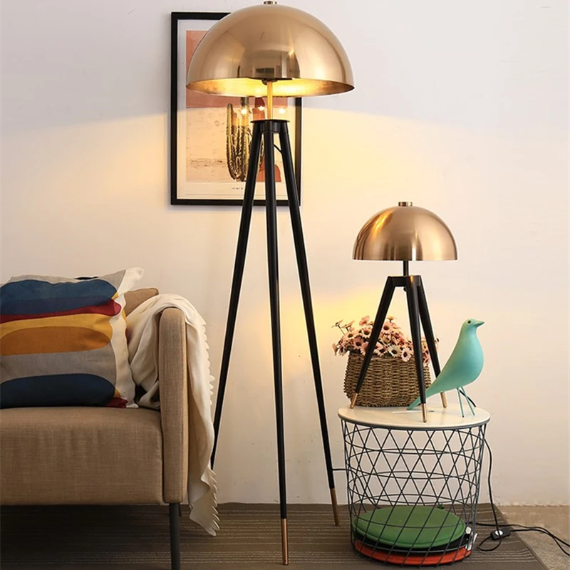 Lampe sur pied Coyote vintage, lampe sur pied dor�e, tr�pied champignon pour salon, chambre, d�coration int�rieure, design simple, lampe de salon loft