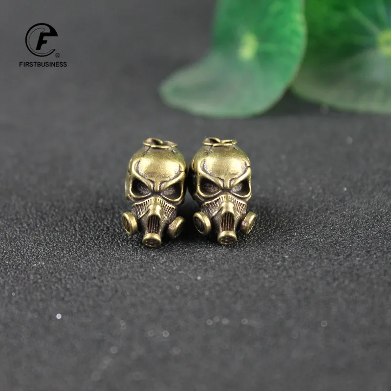 Handmade Brass Retro Biochemical Gas Mask Skull Head Beads Figurines Key Chain Pendant Trinkets Punk Men Car Keychain Hanging