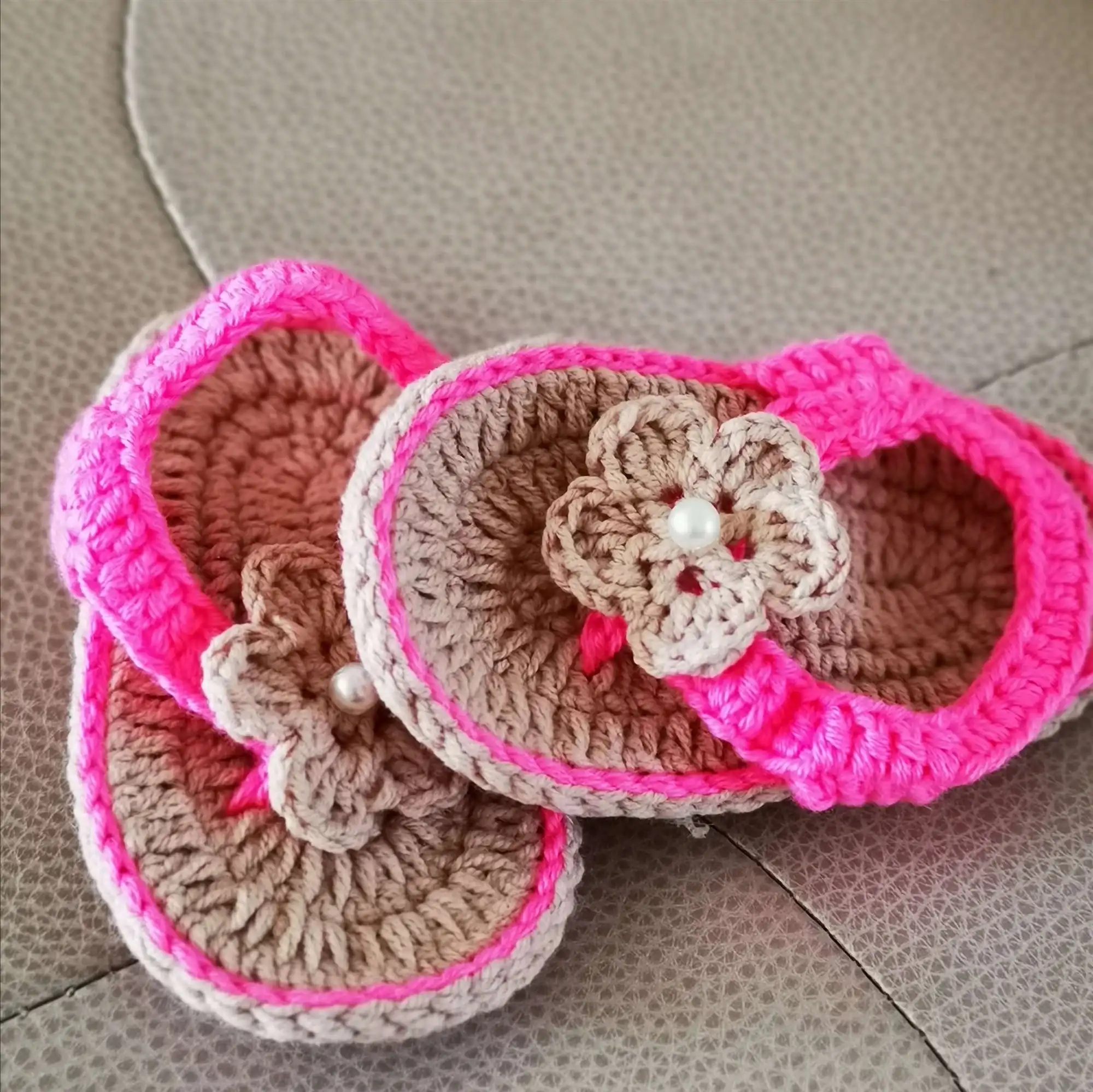 QYFLYXUESweet-Chaussures pour bébés, sandales faites à la main, simples, l'offre elles souples Sandales pour bébés filles, sandales