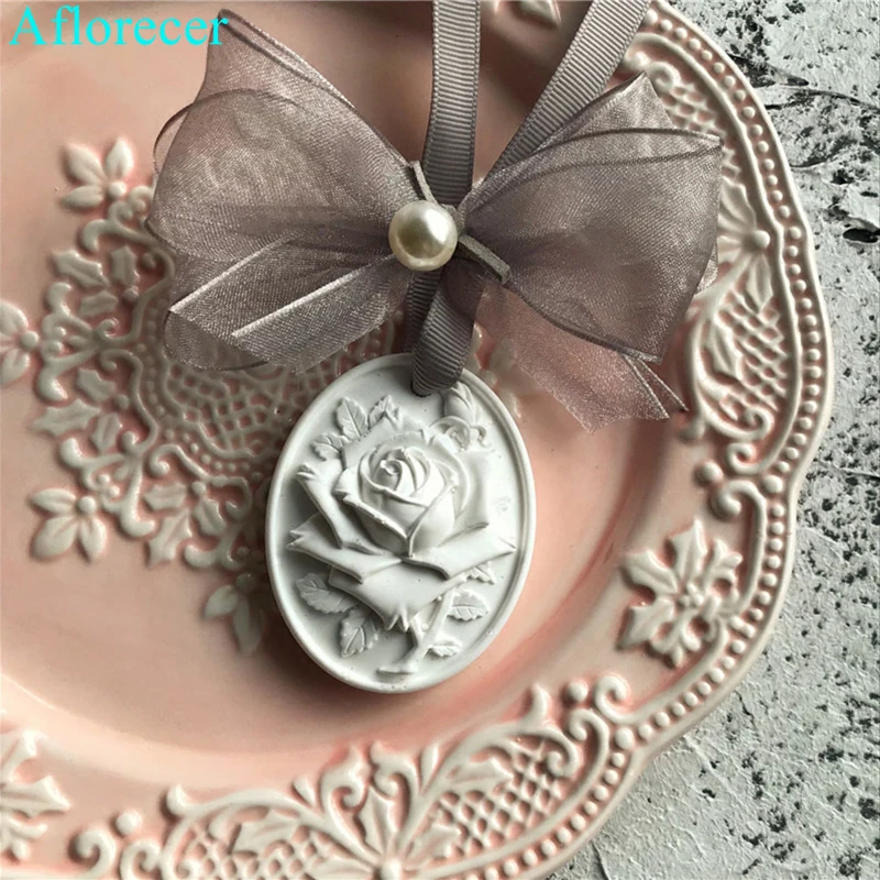 

8x6.6cm Rose Oval Pendant Silicone Mold Aromatherapy Wax Tablet Mould For Car Decoration DIY Gypsum Plaster Molds