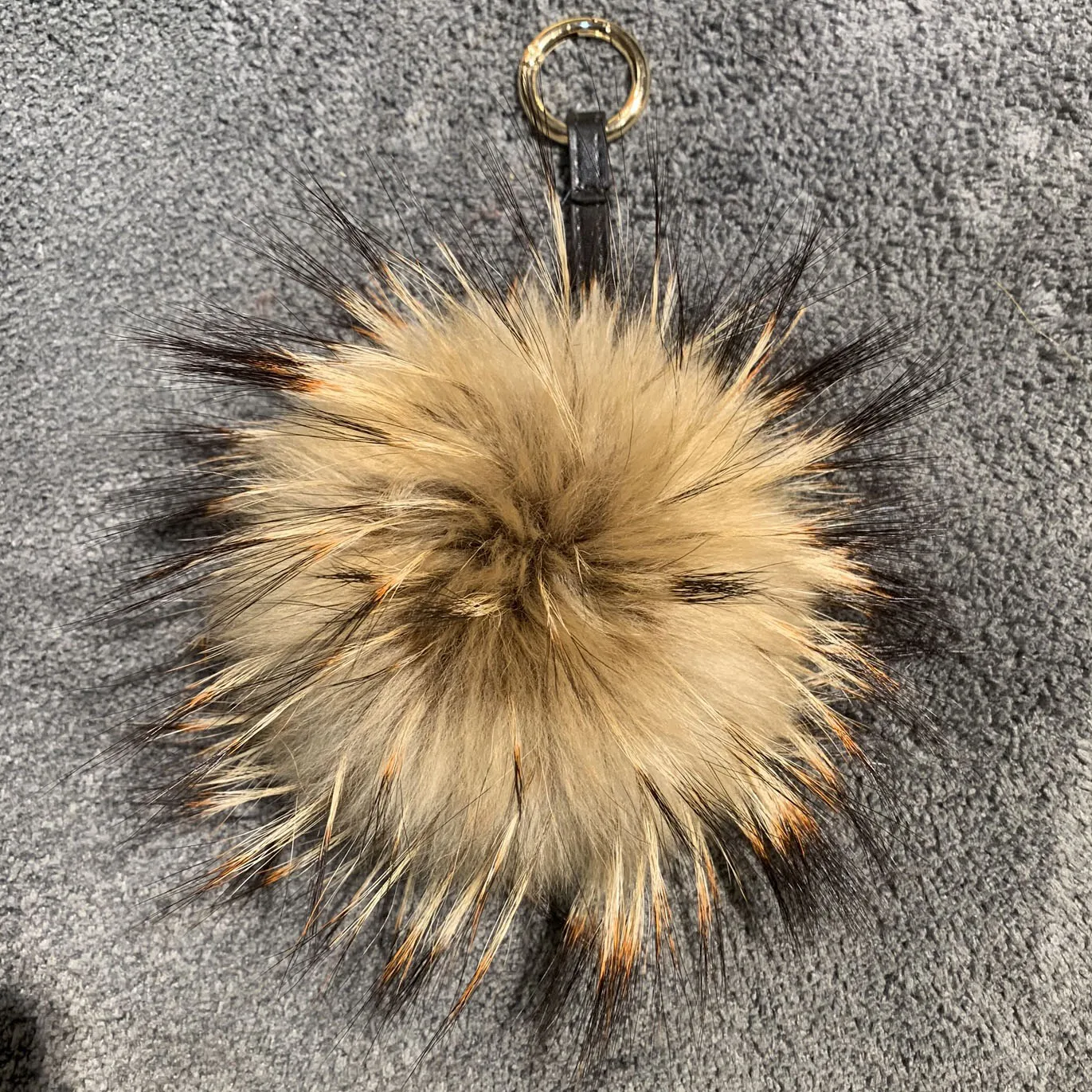 

Large Raccoon Fur Ball Keychain Plush Bag Pendant Jewelry Key Holder Chain Pompom Wow Girl Pompom Bigode