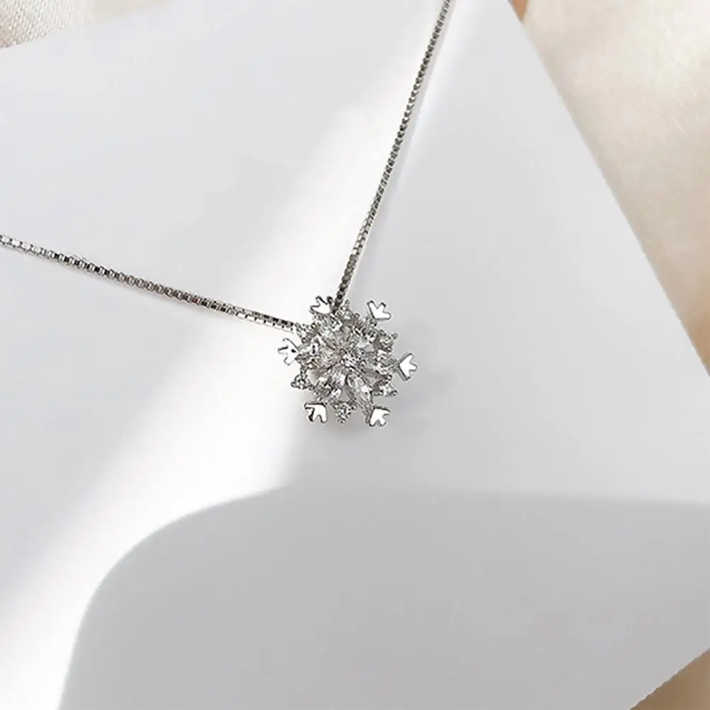 Clavicle Chain Snowflake Necklace Snowflake Pendant Personalized Clavicle Chain LadiesSimple Jewelry With Adjustable Length