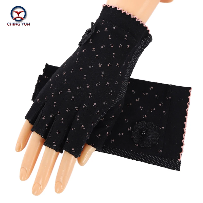 

New Sunscreen Golves Driving Slip-resistant Cotton Thin Anti UV elasticity in summer Fashion Female Breathable half finger Glove