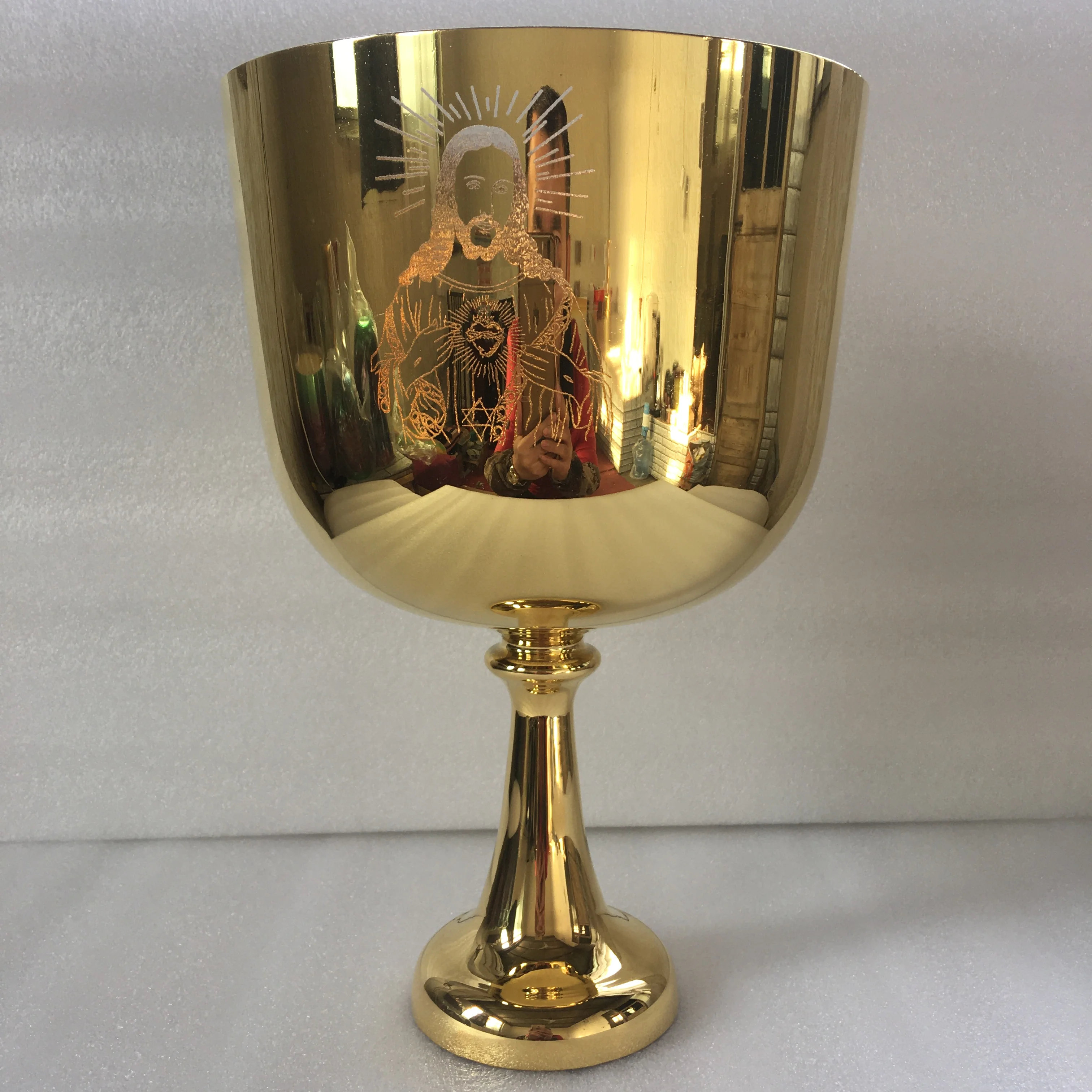 

crystal singing chalice 24K gold perfect pitch 3th octave G note, 432HZ with" Jesus" design