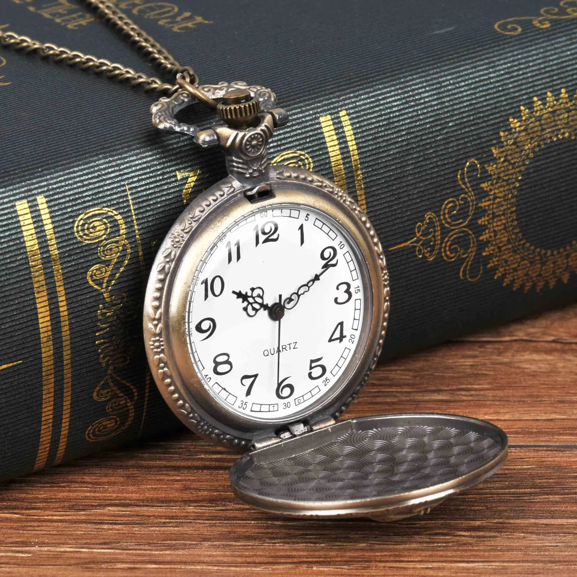 8862 Patroon Zakhorloge Ketting Bronzen Hanger Vintage Tempel Bronzen Klok Drie-Dimensionale Ketting Klok Mannen Vrouwen