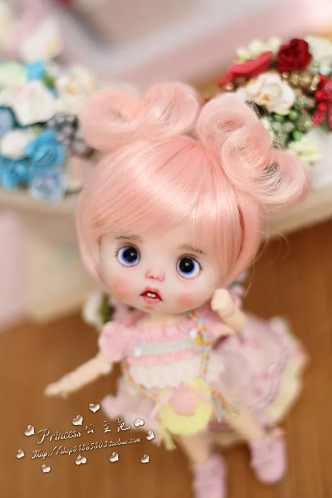 

BJD doll wig suitable for 1/8 size OB11 doll fashion cute smile fake hair flower bract roll imported high temperature silk