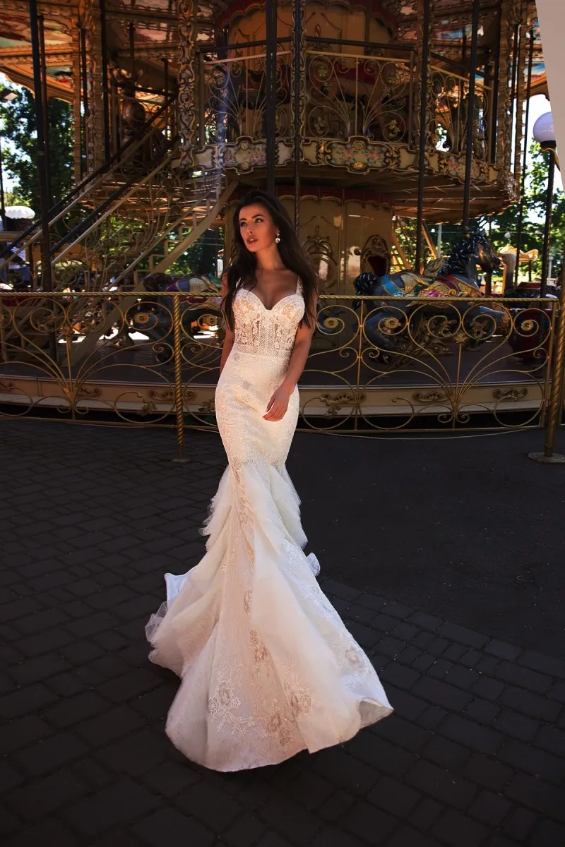 Vestidos de novia de diseño con cuello en V, encaje 3D, apliques florales, cuentas, vestidos de novia sin espalda, tren de barrido, vestido de novia de sirena 2020