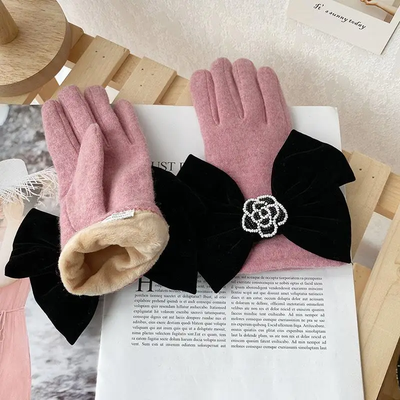 Cashmere Ladies Gloves Handmade Beaded Camellia Winter Gloves Korean Fashion Thickened Warmth Riding Touch Screen Gloves A435