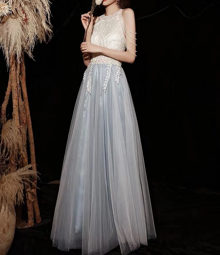 Robe élégante à col rond avec appliques à paillettes brillantes et pompons, tenue de soirée blanche, fête d'hôte, quelle que soit la nouvelle collection 2023