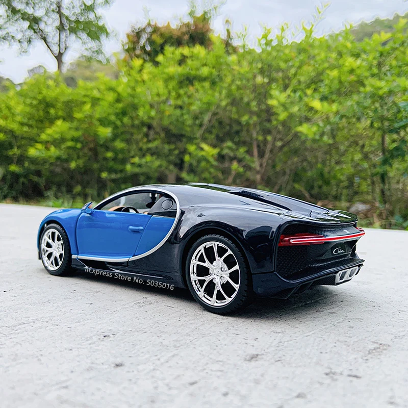 Maisto 1:24 Bugatti Chiron DIVO blue Sport simulation alloy car model crafts decoration collection toy tools gift