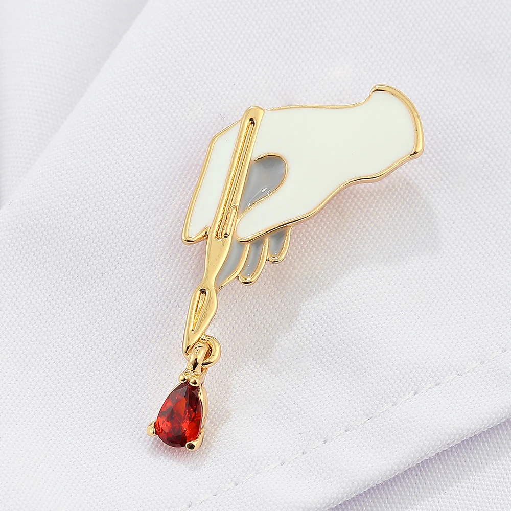 Harong Medical bisturi spilla spilla distintivo di cristallo rosso chirurgo medico strumenti di anatomia medica Pin s studente gioielli regalo donna