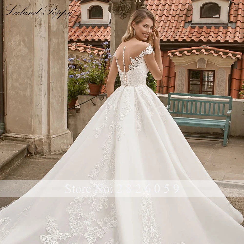 Lceland Poppy personnalisé encolure dégagée robe de bal robes de mariée longueur de plancher perlée dentelle Appliques robe de mariée avec train chapelle