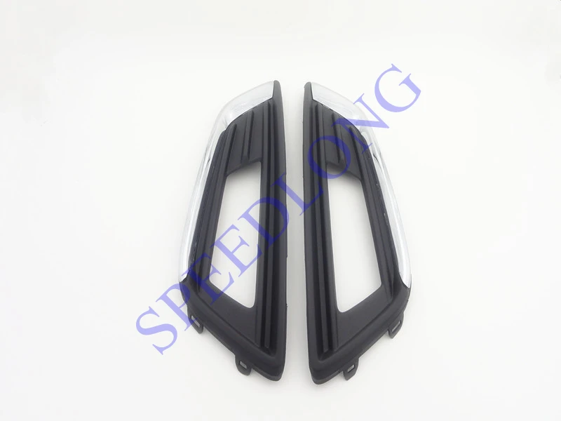 

2 Pcs/Pair RH and LH fog lamp light bezel cover with chrome strip Skin line for Ford Focus 2015