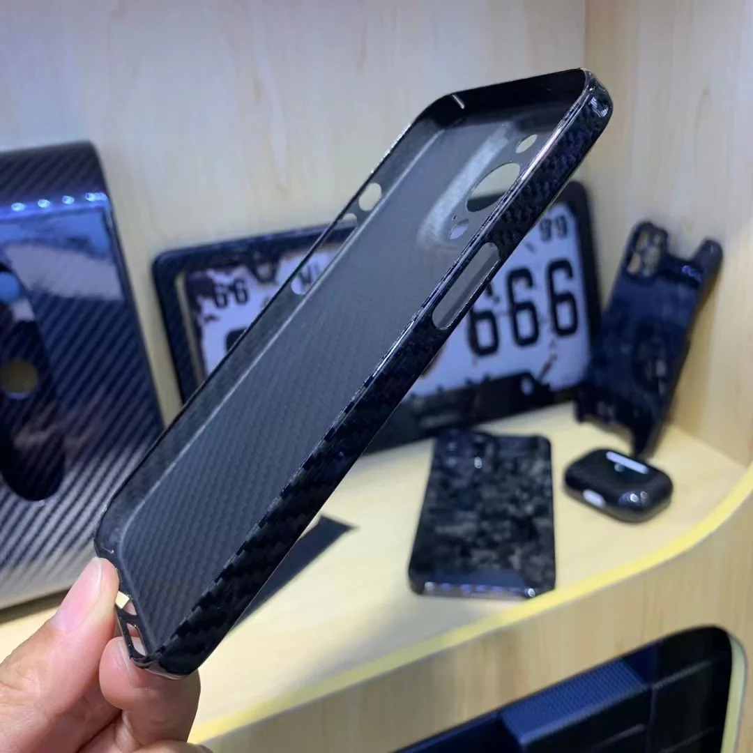 حافظة هاتف من ألياف الكربون الحقيقية النقية لهاتف آيفون 13 برو ماكس ألياف الأراميد مقاومة للسقوط رقيقة جدا آيفون 13 غطاء حماية صغير
