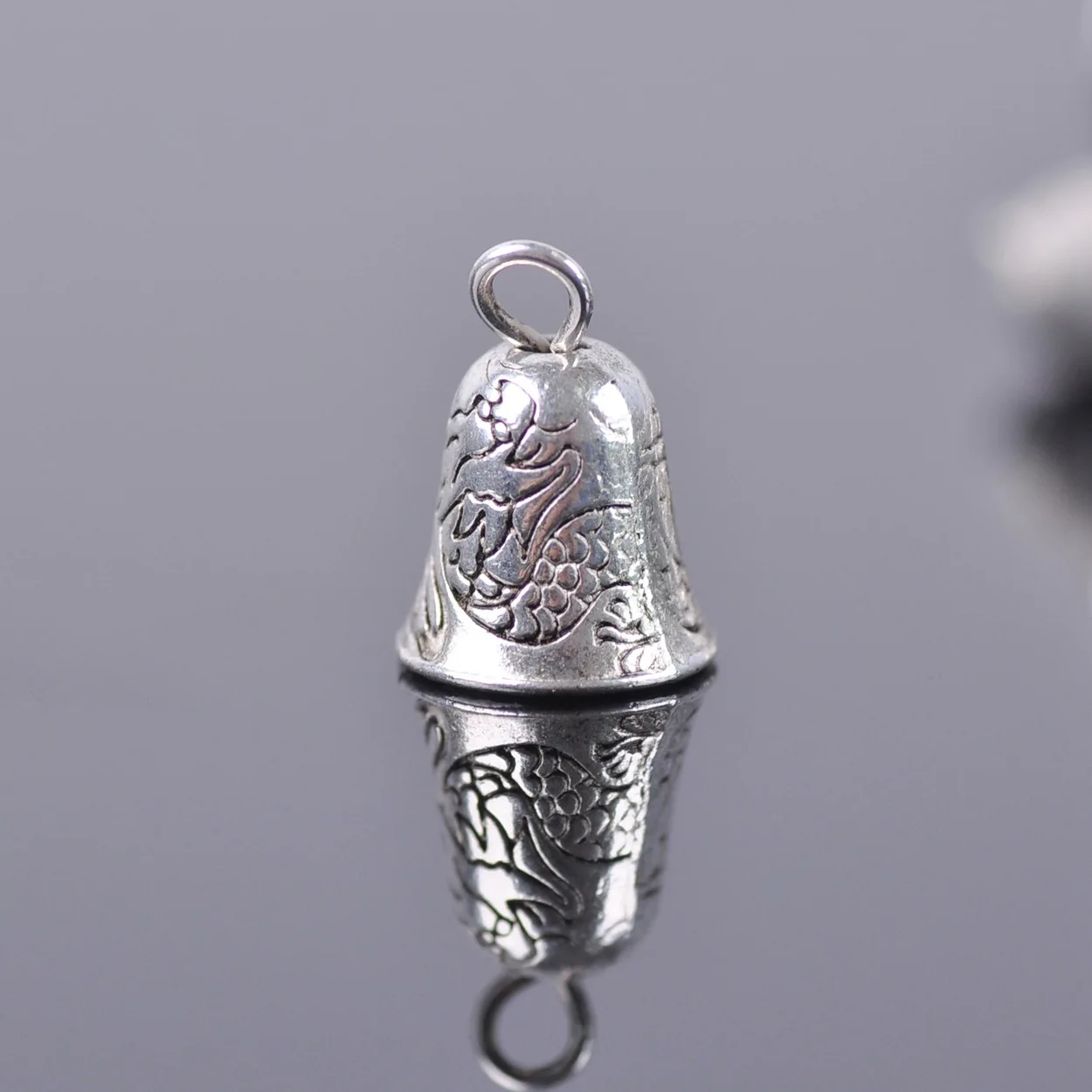 20pcs Tibetan Silver Alloy 14x9.5mm No Ringing Bells Metal Pendants Beads