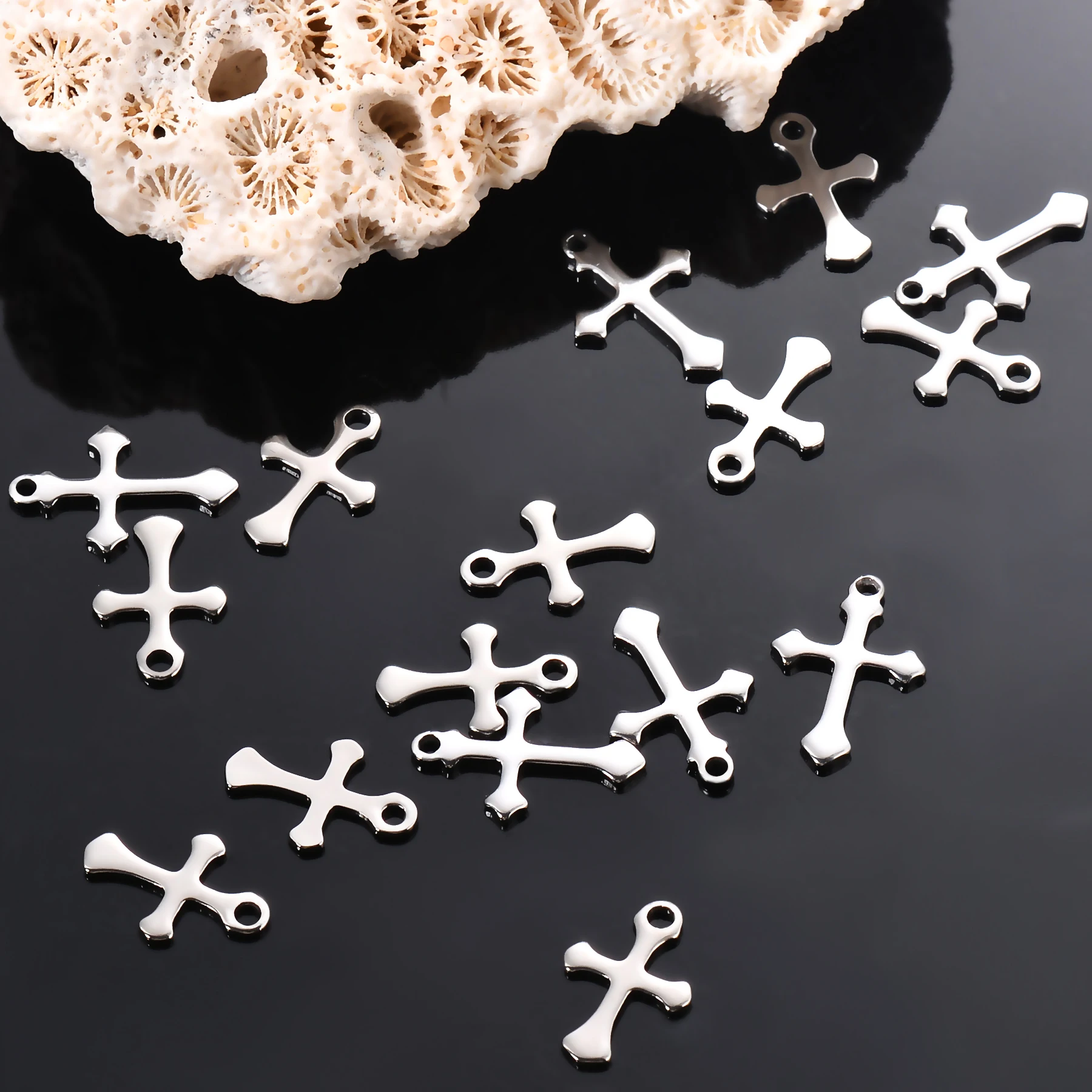 50Pcs/Lot Stainless Steel Small Cross Charms Pendant For Women Men Necklace Making Jewelry DIY Accessories Wholesales