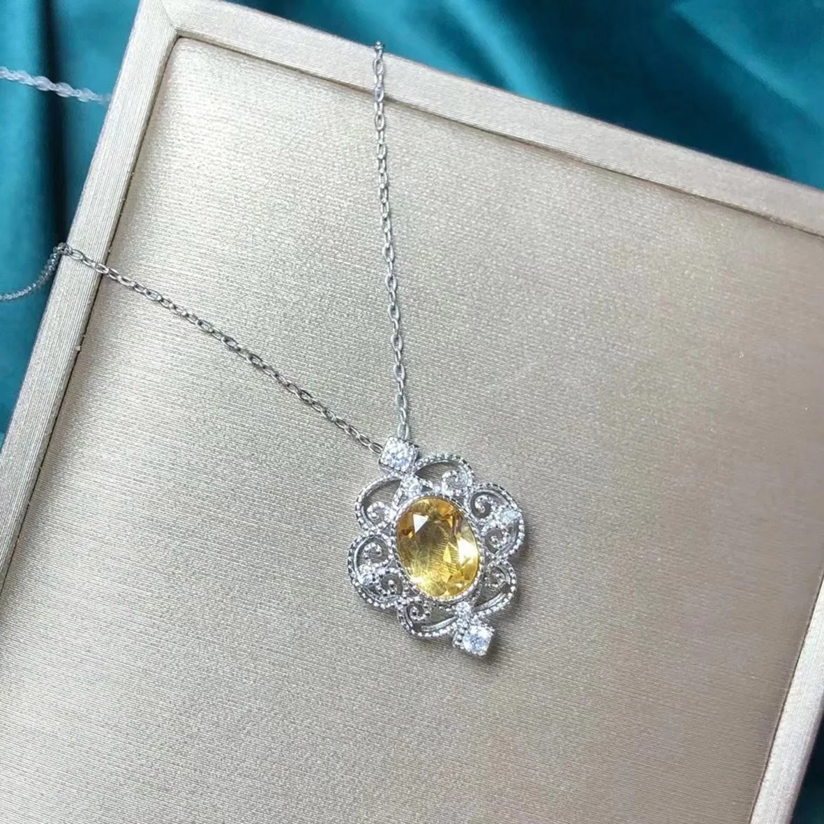 

Beautiful 6x8mm 925 Sterling Silver 2.9ct Topaz Citrine Necklace