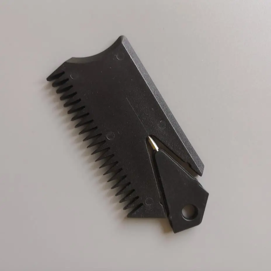 Black plastic surf wax comb with surf fin key whole surf wax comb