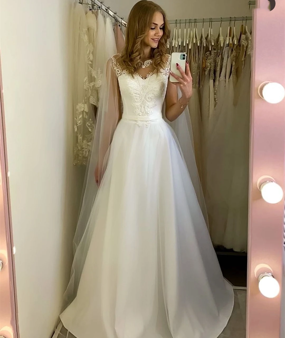 A-Linie Hochzeits kleid Schaufel ärmellose Spitze Applikationen Brautkleid elegante Organza Tüll Robe de Mariee charmante Bräute