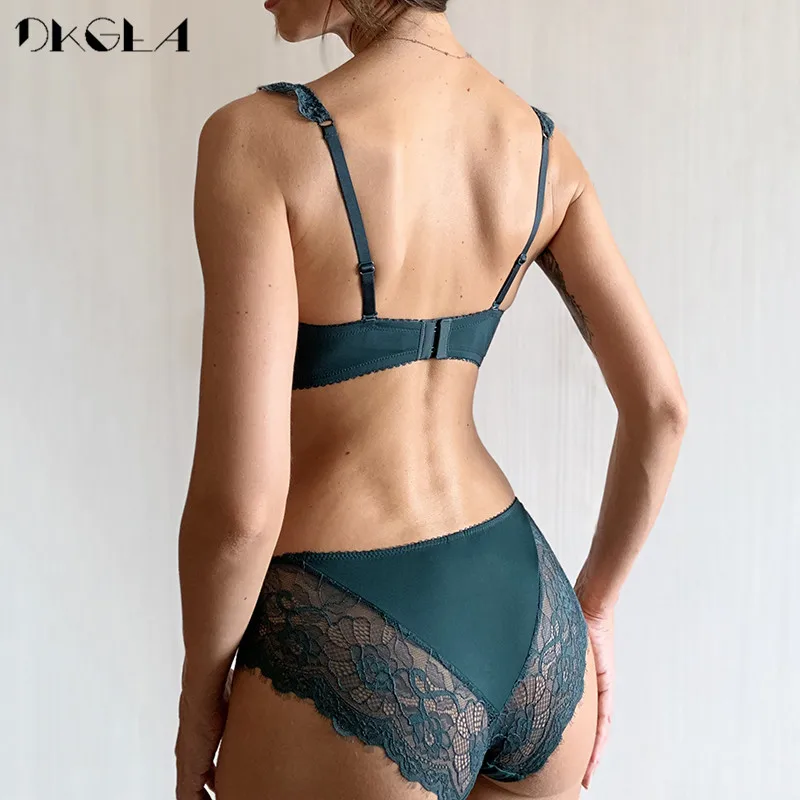 New Fashion Green Brassiere Deep V Push Up Bra Set Thick Cotton A B C Cup Women Bras Lingerie Set Lace Sexy Underwear Black