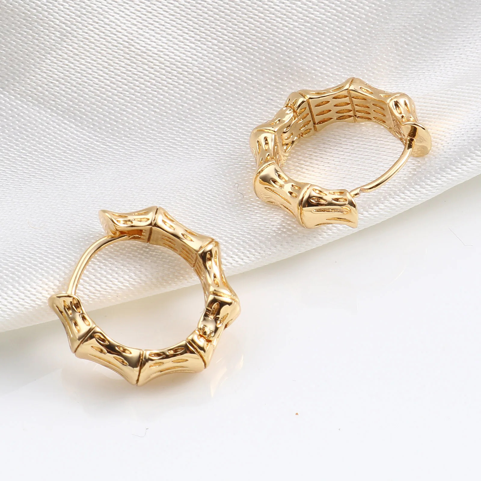 2PCs Copper Hoop Earrings Gold Color Metal Bamboo-shaped Circle Ring For Women Wedding Party Earrings Jewelry Gifts 15mm x 14mm