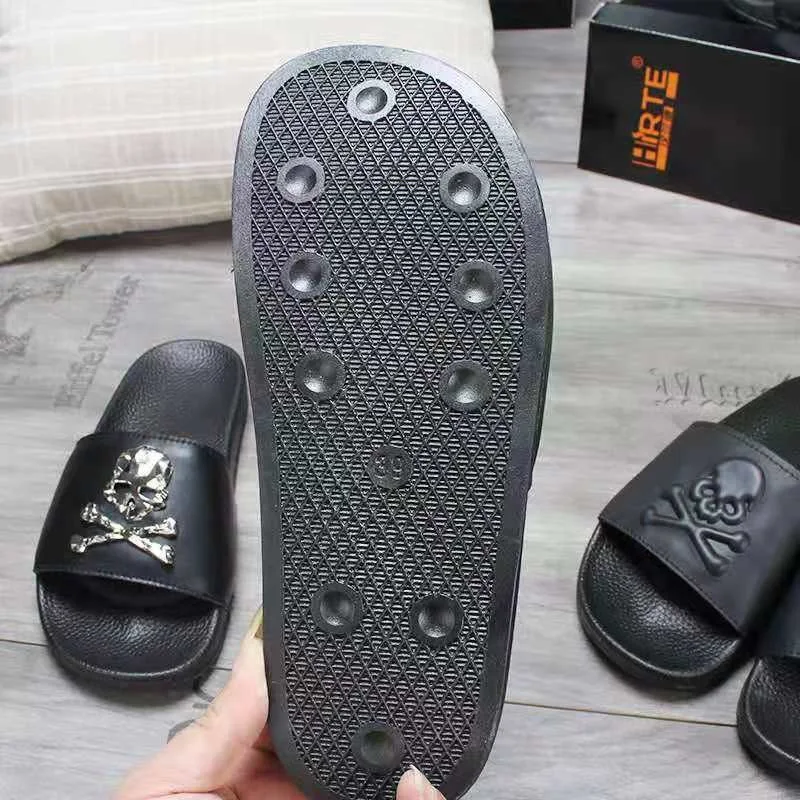 Summer Fashion Men\'s Leather Slippers Couple Beach Shoes Skull Sandals Slippers Antiskid Open Toe Flip Flops Big Size Slides