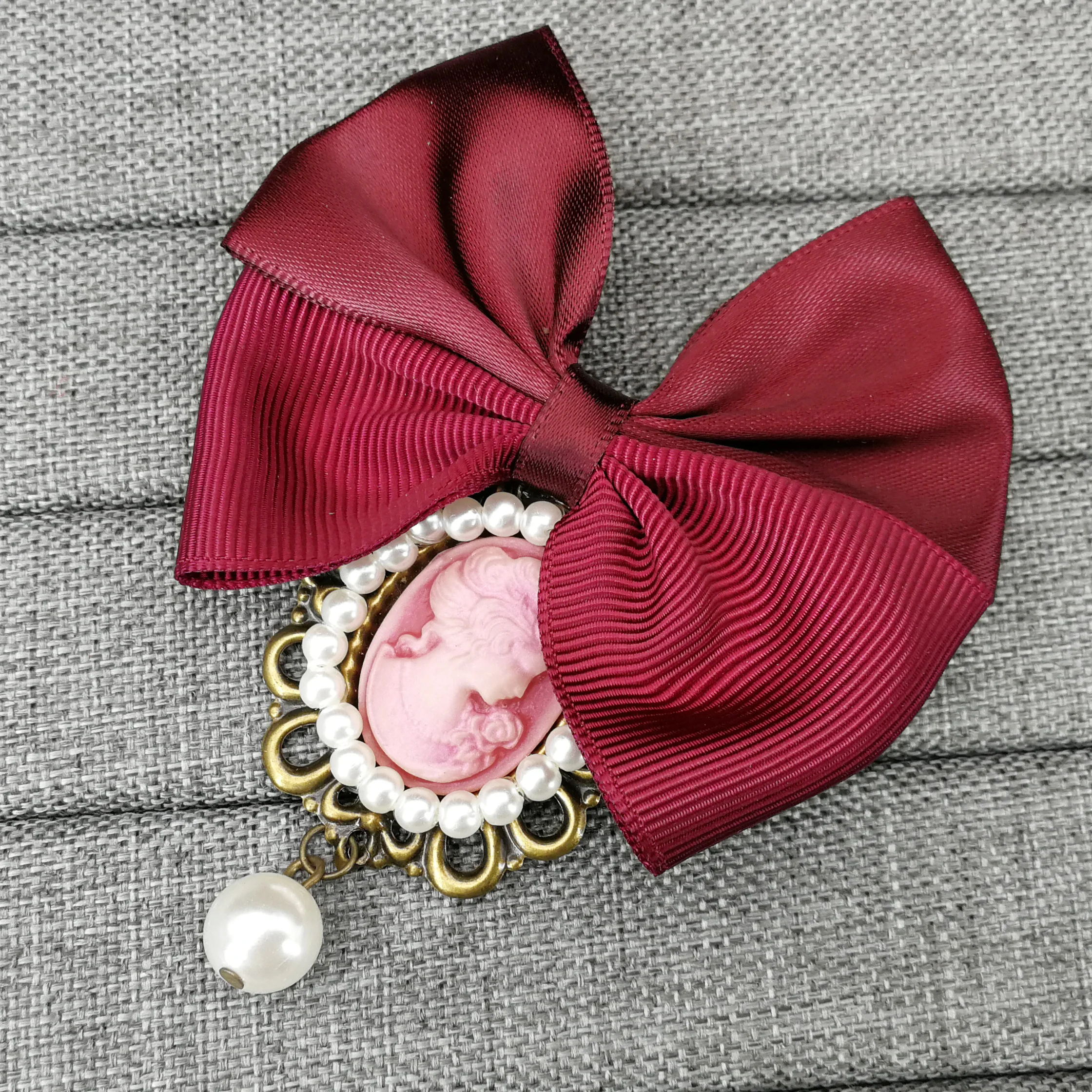 Vintage Fabric Ribbon Bowknot Brooches for Women Queen Cameo Pearl Brooch Pins Collar Tie Corsage Broche Costume Jewelry Gifts
