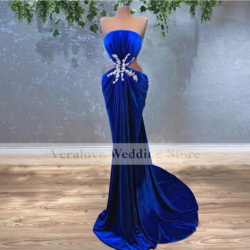 Royal Blue ชุดสตรีชุดราตรี Mermaid กำมะหยี่ลูกปัดที่ไม่มีสายหนัง Cutway ด้านข้างเซ็กซี่สาวแอฟริกัน Evening Party ...