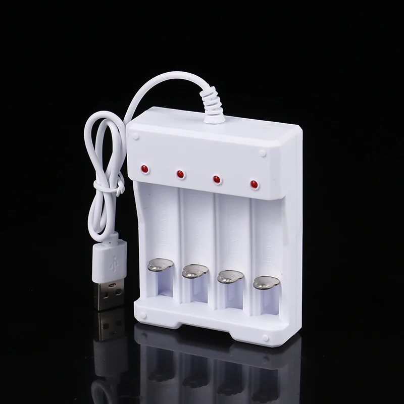 4 Slots USB Fast Charging AAA And AA Battery Charger Short Circuit Protection Retractable Spring Battery Charging Base