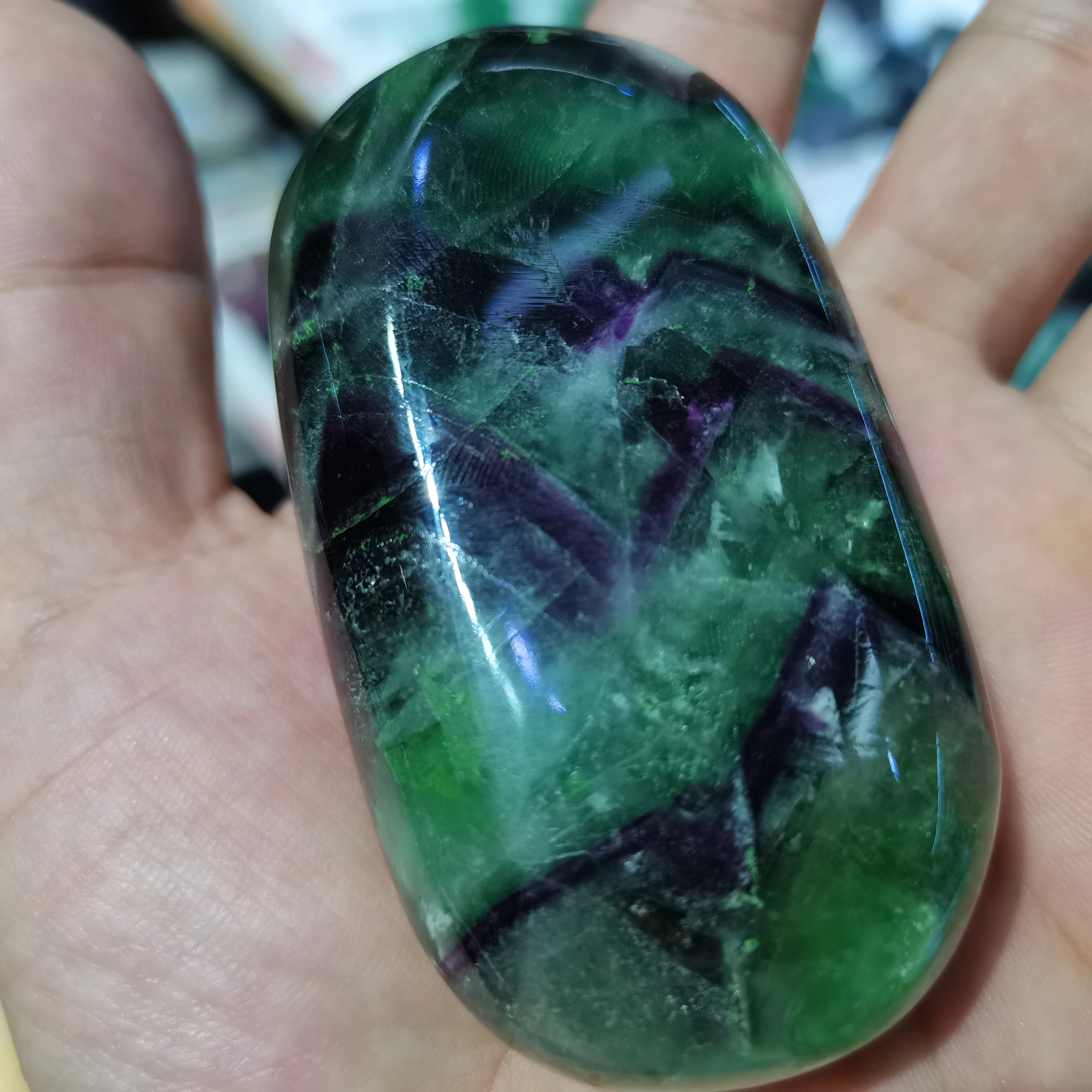 

1pcs Natural Rainbow Fluorite Reiki Crystal Palm Stone Tumbled Stones And Minerals Play Rock Healing