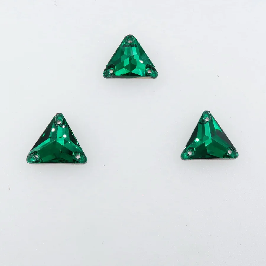 Dreieckige, flache Glas-Kristalle mit zwei Löchern in 3 Größen zum Aufnähen, Strass-Kristallperlen für Hochzeitskleider, Schuhe, Taschen, DIY-Dekoration – Detail 6