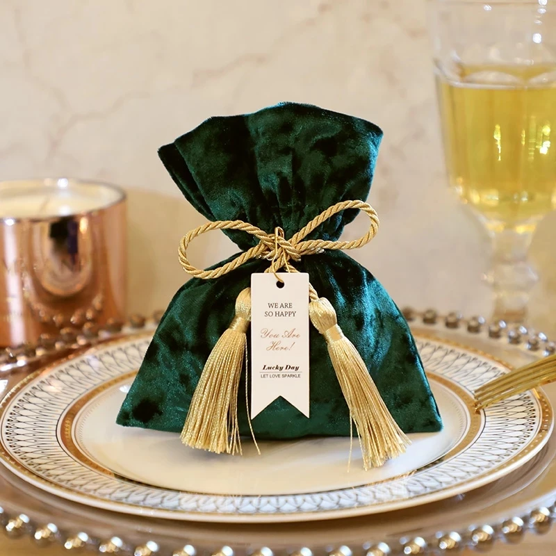 Customizable Label Dark Green Velvet Wedding Candy Bag With Golden Tassel Drawstring Gift Bag For Baby Shower/Birthday Party