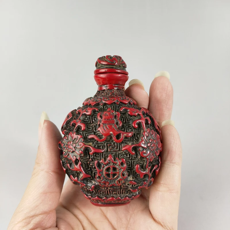 Exquisite Chinese Classical Traditional Craft Collection Home Decoration Gift Red Resin Fish Auspicious Pattern Snuff Bottle