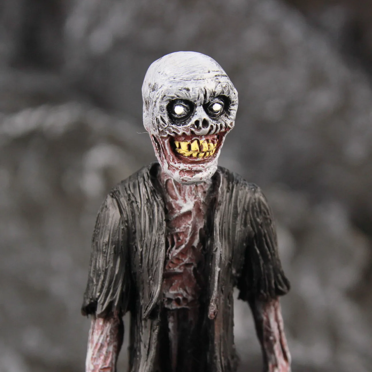 SCP-106 The Old Man 18cm Figurine: Un’Analisi Approfondita per gli Appassionati di Horror Anime e Collezionismo